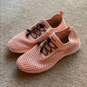 Zhuanglin Slip On Water Shoes